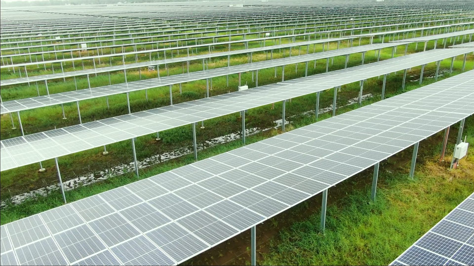 Sistema di montaggio solare a terra in acciaio al carbonio zincato a caldo