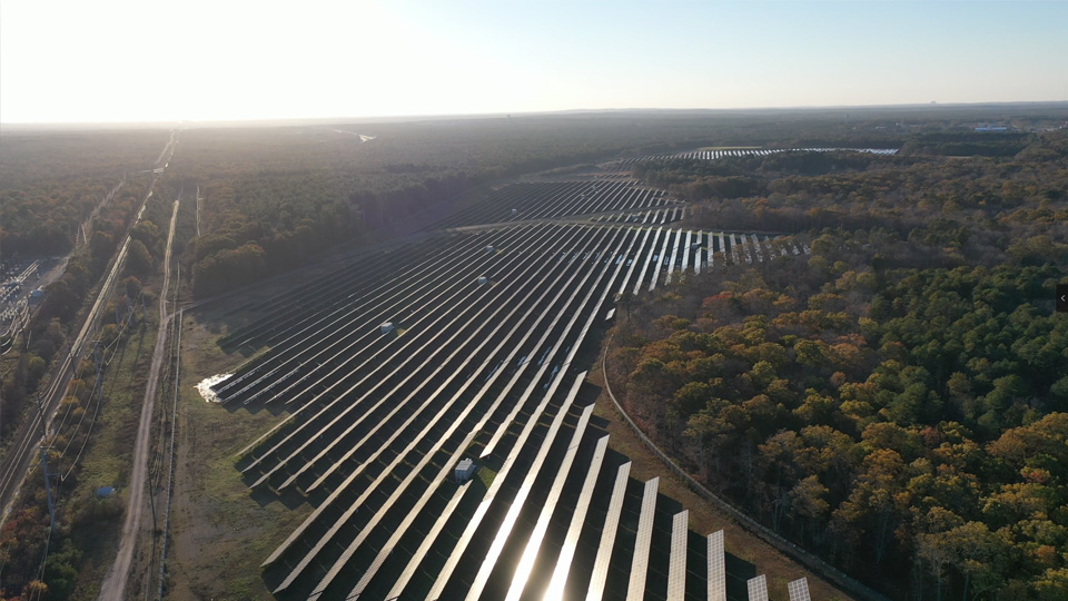 La fotografia aerea con drone della centrale solare è così spettacolare!